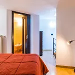 Casa Al Rettifilo Con Terrazzo * Neapel