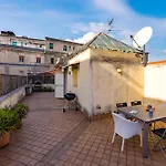 Casa Al Rettifilo Con Terrazzo Lägenhet *