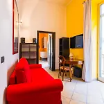 Casa Al Rettifilo Con Terrazzo Neapel